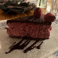 Torta cocco, cioccolato e frutti di bosco  at Status Quo in Rome