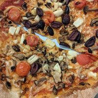Build your own vegan pizza with pineapple, mushrooms, kalamata olives and cherry tomatoes 👌 at Pure Pizza in Edinburgh