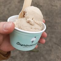 Haselnuss 2€ at Eisprinzessinnen in Hamburg