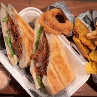 Sándwich de Bistec, ensalada, tostones, onion, platanutres home made! at 100% HP in San Juan