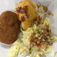 breaded vegan chicken with mashed potatoes and salad  at 100% HP in San Juan