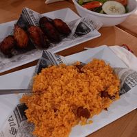 Side de arroz con salchichas (loma linda) = rico. Plátanos maduros "amarillos" y ensalada. at 100% HP in San Juan