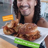 Pulled pork sandwich
With sliced fried potatoes at 100% HP in San Juan