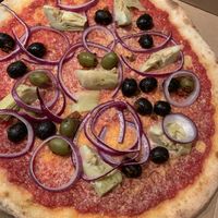 The artichoke and olive pizza at Vegan Pizza Bar in Rotterdam