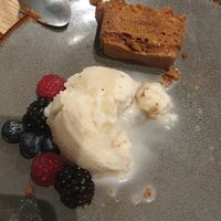 Panqué de elote con helado de palomitas at Ojo de Maíz in Mexico City