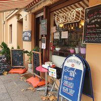 Seating outside when not in Lockdown  at Coffee Why Not in Berlin