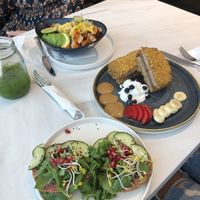 Bagel, Bowl und French Toast at Birdie & Co - Mittelstraße in Dusseldorf