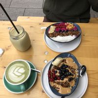 Matcha Latte, Tropical Birdie Smoothie, Pitaya Bowl and Nut Porridge at Birdie & Co - Mittelstraße in Dusseldorf