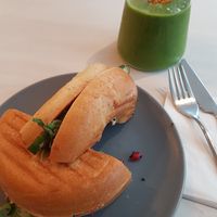 Vegan Bagel and Green Smoothie at Birdie & Co - Mittelstraße in Dusseldorf