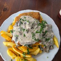Schnitzel mit Pilz-Rahm-Sauce und Pommes at Rebels in Bamberg