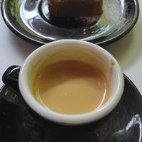 Expresso con Brownie de Chocolate Blanco y Matcha at Corazon Contento PDC in Playa Del Carmen