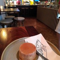 Vegan strawberry cheesecake with view on the pizza oven at Vegitalian - Schoutenstraat in Utrecht