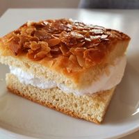 Bienenstich at Fine Schmecker in Monheim Am Rhein