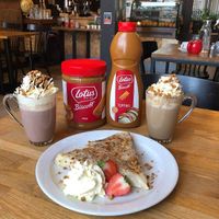 Love theirs biscoff crepes and hot chocolate 🥰🙌 at Wanderlust Cafe & Bistro in Edinburgh