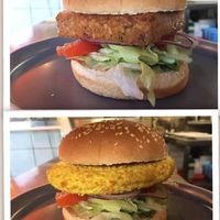 Vegan & Veggie Burgers at De Blauwe Frituur in Kortrijk