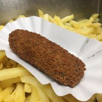 Vegetarian snack "Vegetarische vlees kroket" at De Blauwe Frituur in Kortrijk