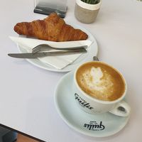 Vegan croissant y cafe con leche de soja at Artepas Artesanos Pasteleros in Tenerife