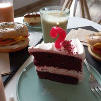 Red velvet vegana y Bagels veganos at We The North in Tenerife