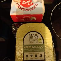 Vegan cheeses (Rosie & Riffy; Max & Bien)  at Veggie Garden in Rotterdam