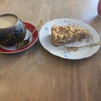 Apfelkuchen and cappuccino at Freudenherz in Bayreuth