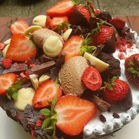 Custom-made vegan cake at Red Pink Vegane Manufaktur in Hamburg