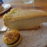 ciasto pistacjowe i makaron at Eter Vegan Bakery in Warsaw