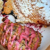 Wonderful sugar shock filled with blueberries 🫐🌱😊👍 at Eter Vegan Bakery in Warsaw