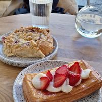 Danish e Drzdzowka wisnia-krem at Eter Vegan Bakery in Warsaw