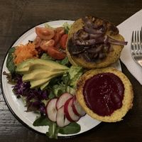 Hamburguesa de garbanzos deliciosa!  at Souffle in Montevideo