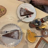 Leckere Kuchen und eine super niedliche Einrichtung 🍀😊   at Birds Bistro in Gottingen