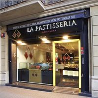 this is a photo of the store in Arago street n. 228 at La Pastisseria in Barcelona