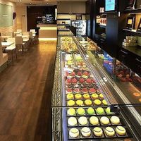 photo of the store on Aragó street number 228 at La Pastisseria in Barcelona