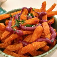 Sweet potato fries with beetroot mayo at Cocos in Foz Do Arelho