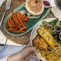 Hambúrguer ama das caldas e tofu com broa  at Cocos in Foz Do Arelho