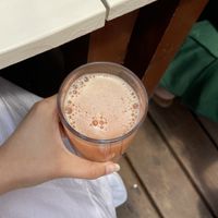 Sumo do dia: morango, maracujá e ananás  at Cocos in Foz Do Arelho