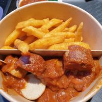 Currybanger and chips at UNMEAT in Zurich