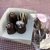 Lækre veganske flødeboller! at Glean - Torvehallerne in Copenhagen