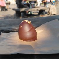 mocha caramel flødeboller at Glean - Torvehallerne in Copenhagen