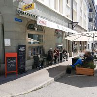 Outdoor seating at FryBurger Gourmet in Fribourg