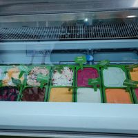 Variedad de helados veganos. at Serendipity in Valencia