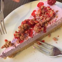 cheese cake with raspberry granola topping at Suribachy in Catania