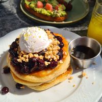 Vegan pancakes en avocado bread at Brunchoteket in Gothenburg