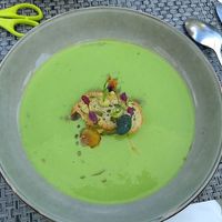 Die Erbsen & Minze Gaspacho - auch dies voller Liebe angerichtet... at La Clav in Flims