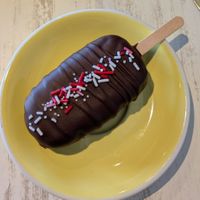 Cake pop at Astoria Bistro Botanique in Gatineau