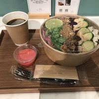 Cirantro detox salad and organic coffee set for ¥1,430 at THE_B in Tokyo