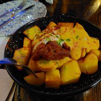 Tapas / papatas bravas with vegan sauces at La Greta in Valencia