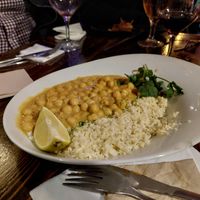 Main / Chickpea curry with cauliflower at La Greta in Valencia