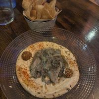 Hummus con setas  at La Greta in Valencia