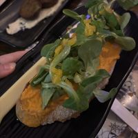 Tosta vegana y falafel   at La Greta in Valencia