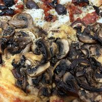 La mejor pizza vegana que he probado  at Layla Restaurant Plants & Mushrooms in Puerto Morelos